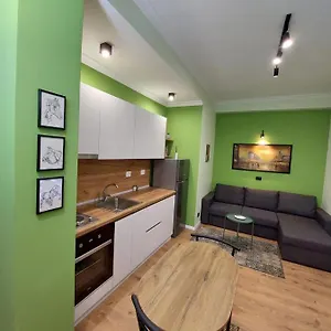 https://feel-at-home-ap1.hotels-in-tirana.com